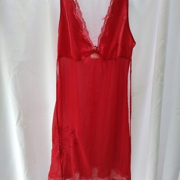 Secret Treasures nighty  - Picture 1 of 5